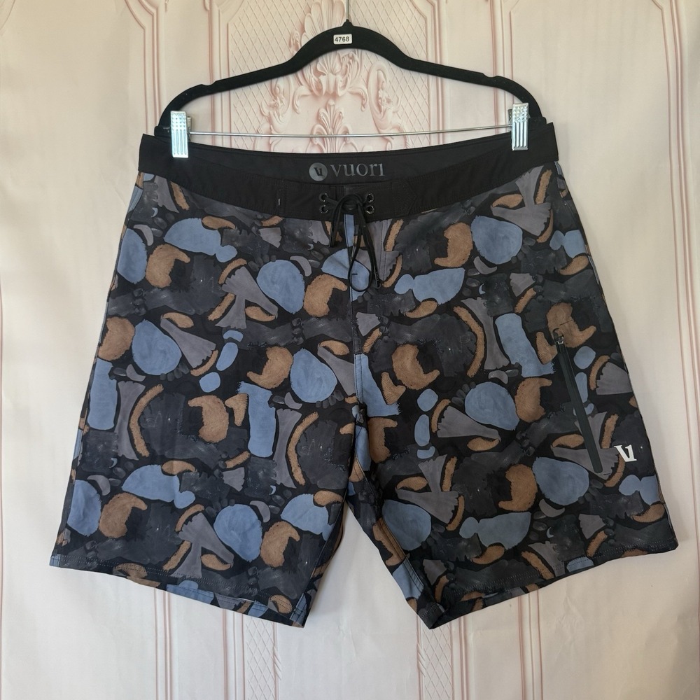 Vuori Board Shorts Men's Sz 34 Machado Infinity Cloud Abstract Performance Surf
